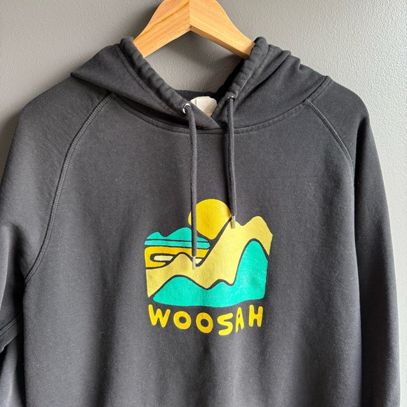 Woosah Unisex Black Hoodie with Abstract/Artistic Mountain Sunshine Graphic L - Picture 4 of 5